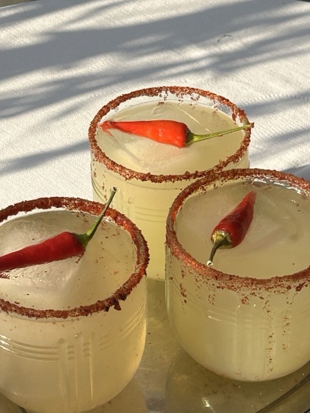 Drei Spicy Margaritas mit Chilischote — auf Instagram ansehen